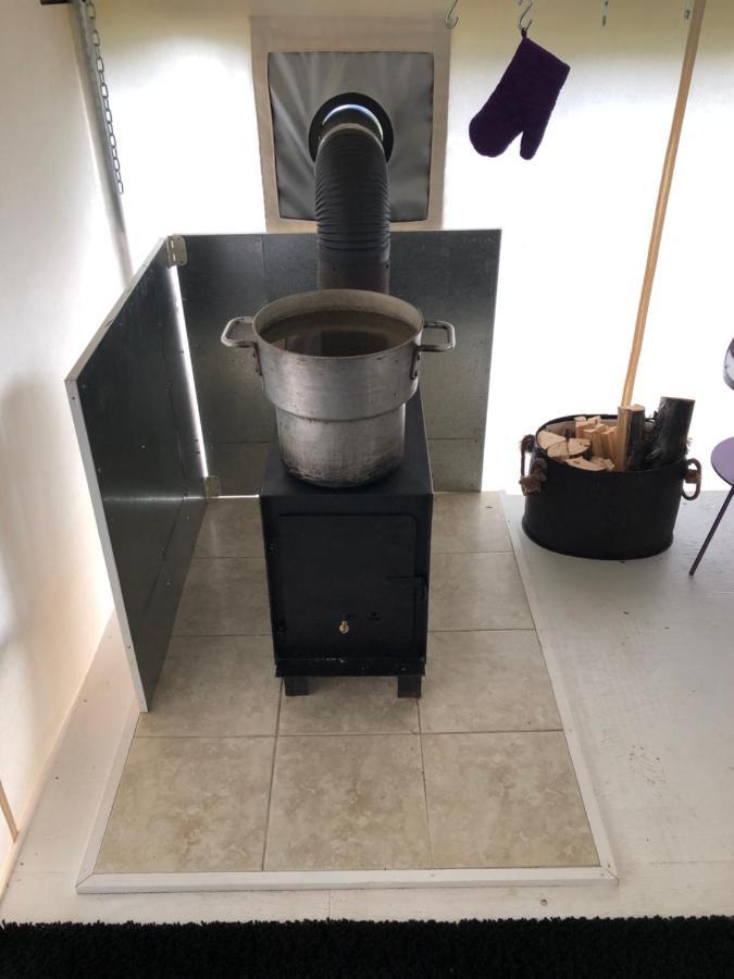 Vines And Puppies Glamping Hideaway Hotel Jade City Exterior photo