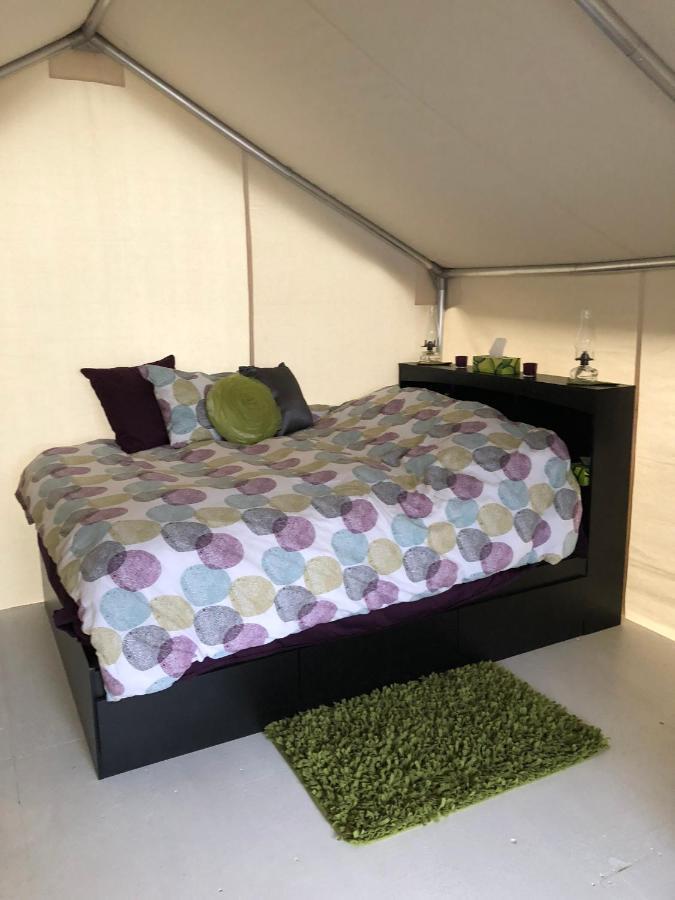 Vines And Puppies Glamping Hideaway Hotel Jade City Exterior photo